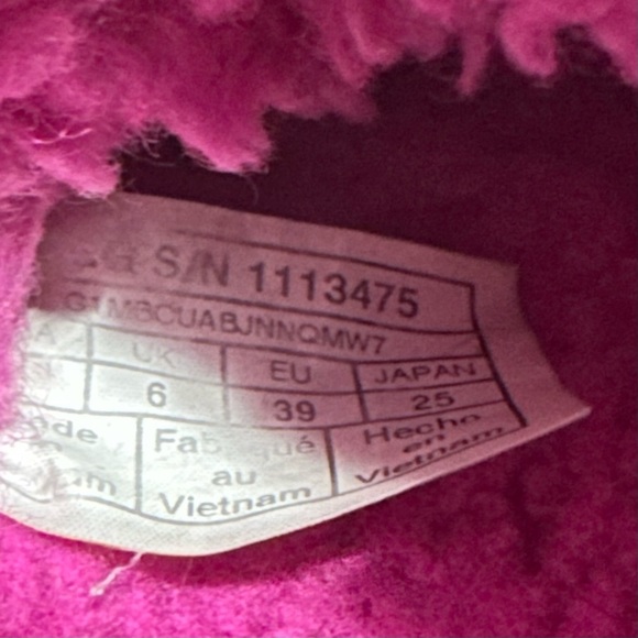 UGG Fluffita Slide Sandals - Picture 3 of 7